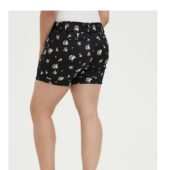 18w torrid Nwt belted floral print shorts - Picture 2 of 5
